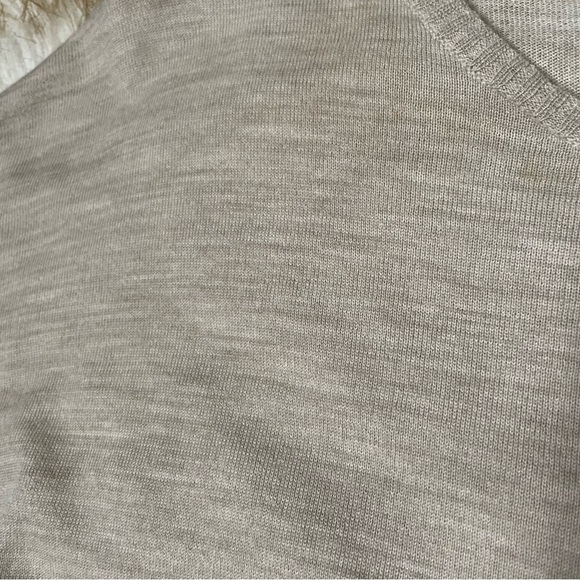 Eileen Fisher 100% merino wool hi Lo knit - Picture 8 of 8